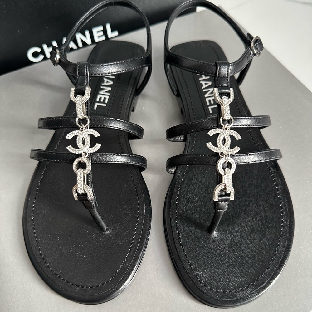 Chanel 2023 black leather thong sandals with crystals cc logo size 36